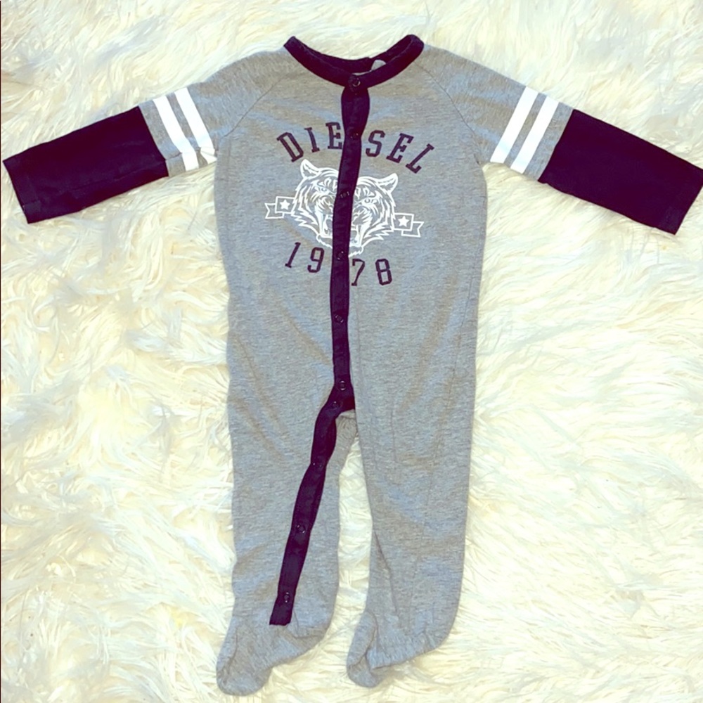 Diesel infant boys 6-9 month Ragland footed onesie